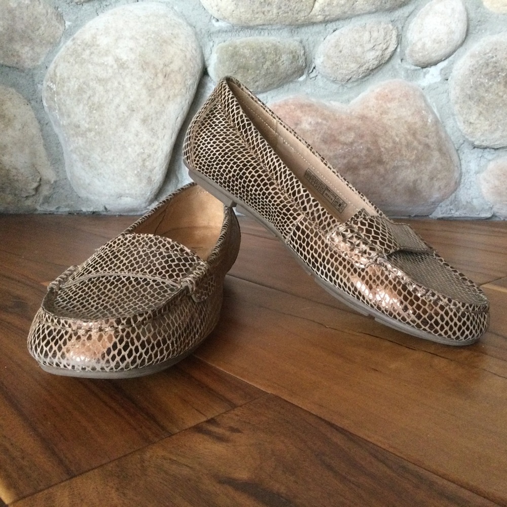 ✔️Vionic Flats Ladies Size 7